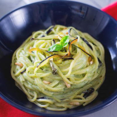 Spaghetti con crema di burrata e melanzane