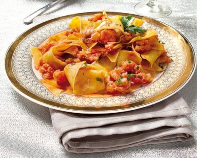 Ravioli al ripieno di scorfano al sugo di canocchie