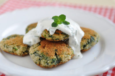 Polpette di zucchine con salsa allo yogurt