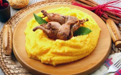 Polenta con quaglia e riduzione di vino rosso