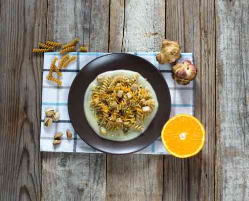 Fusilli in crema di topinambur con ragù di pesce spada