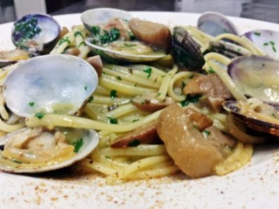 Linguine con vongole e funghi porcini